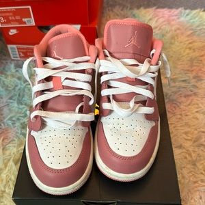 Air Jordan Low 1 (GS) Desert Berry/Coral Chalk White